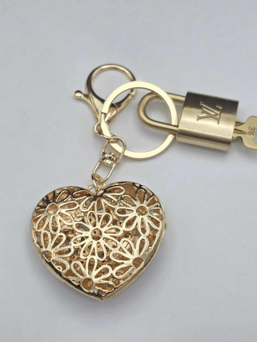 Authentic Louis Vuitton Gold Padlock 🔒 Key Set w/ Unbranded Heart Bag Charm - Picture 4 of 10